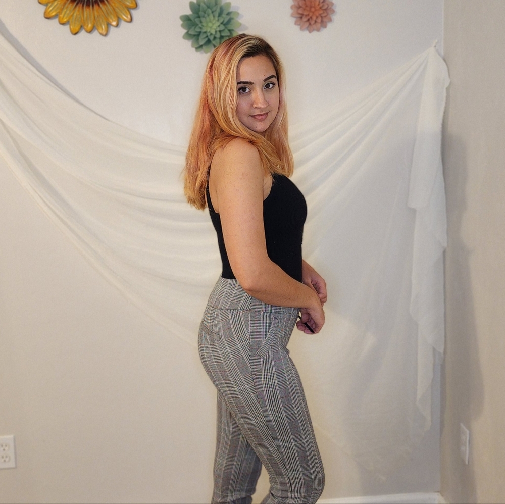 Women's pants size small - Picture 2 of 3